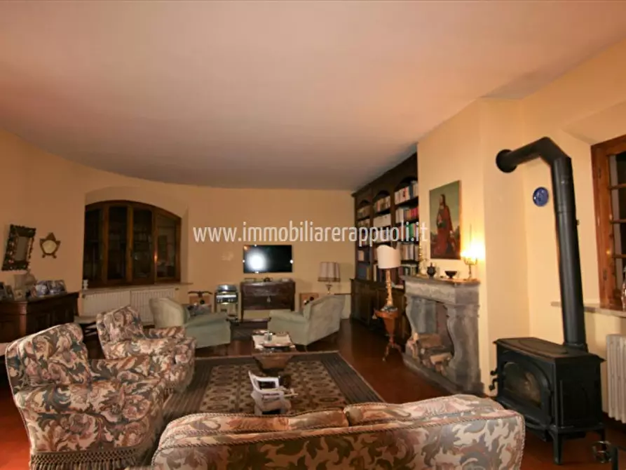 Immagine 13 di Villa in vendita  a Sinalunga