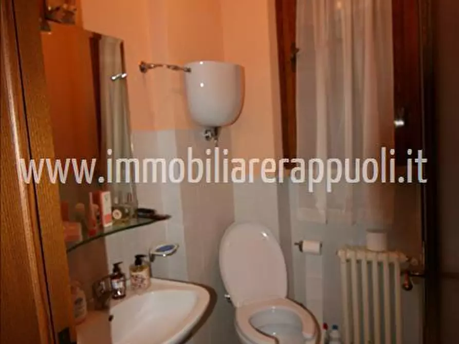 Immagine 16 di Villa in vendita  a Sinalunga