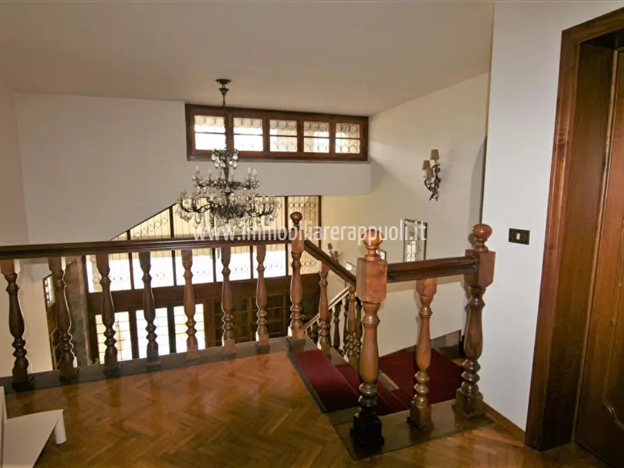 Immagine 18 di Villa in vendita  a Sinalunga