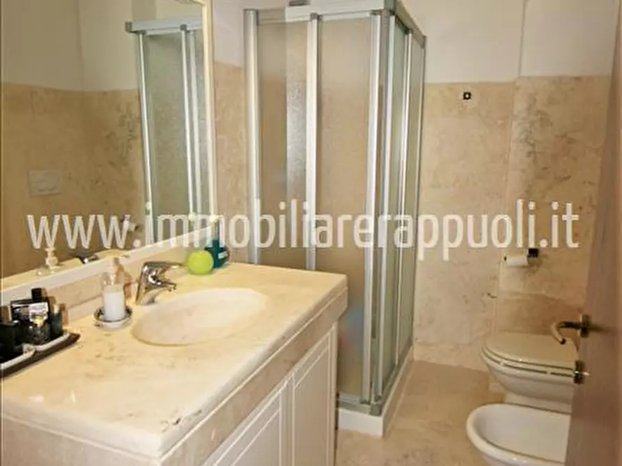 Immagine 2 di Villetta a schiera in vendita  a Sinalunga