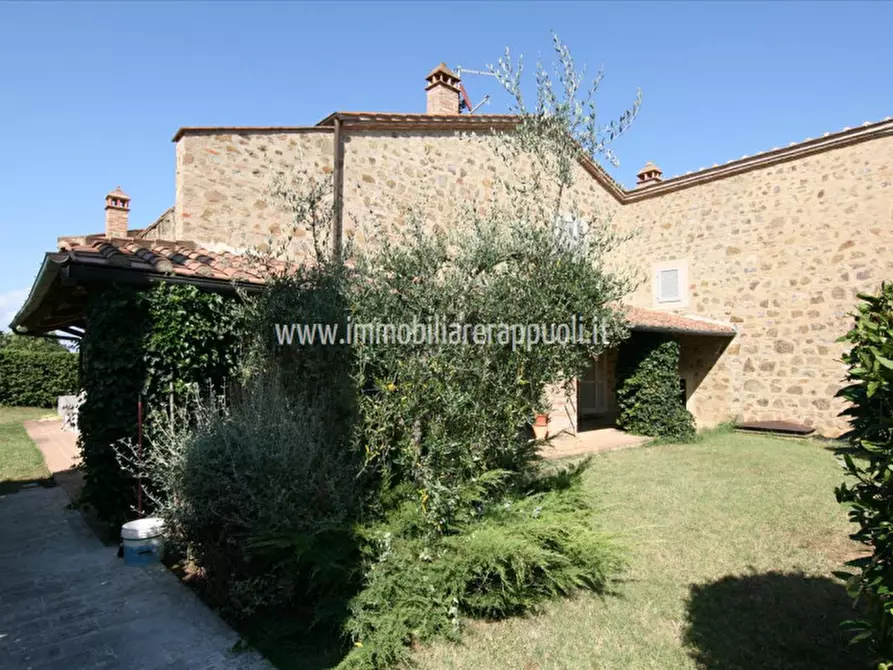 Immagine 12 di Villetta a schiera in vendita  a Sinalunga