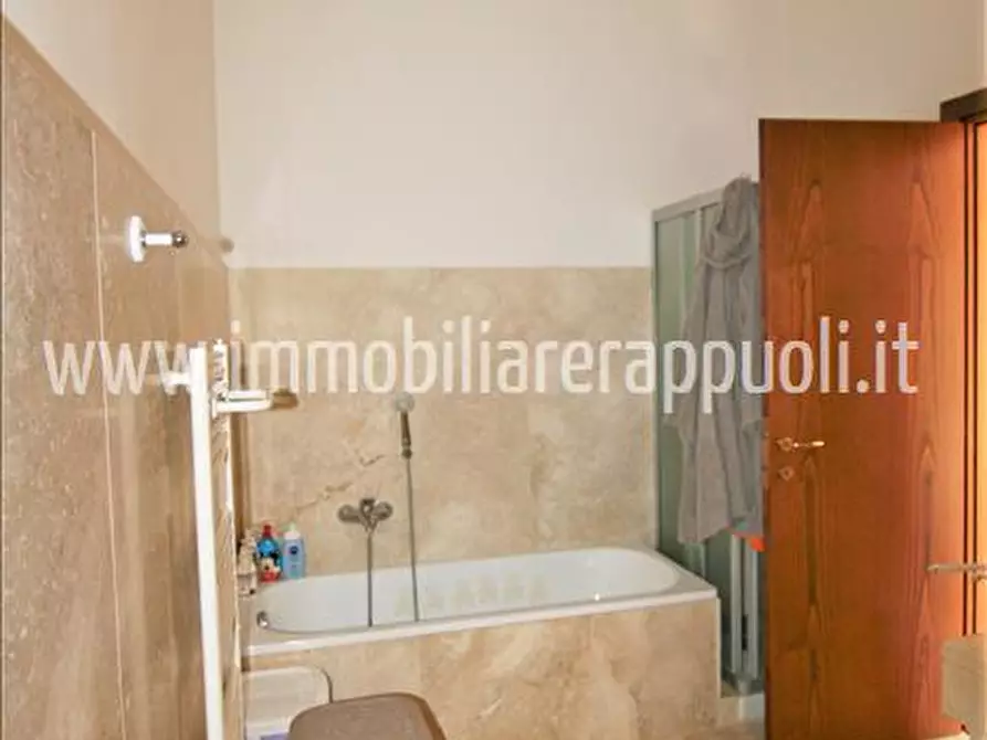 Immagine 17 di Villetta a schiera in vendita  a Sinalunga