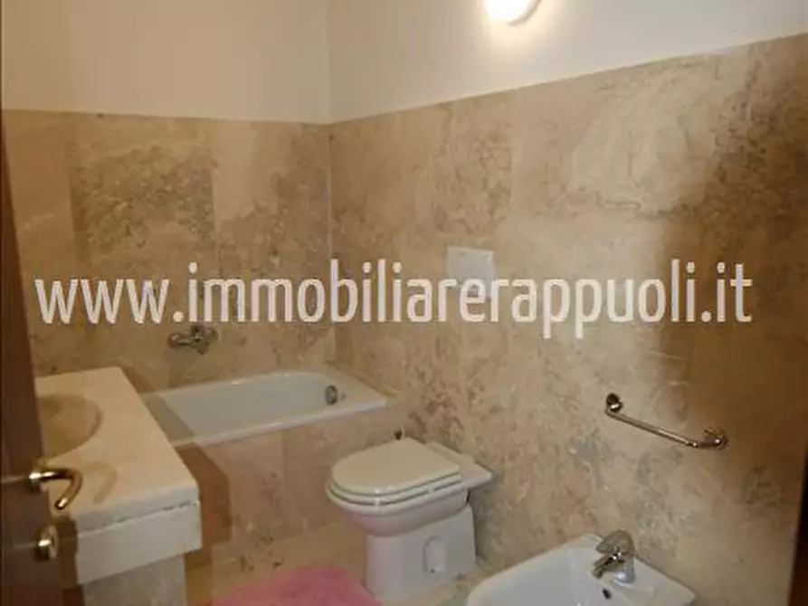 Immagine 27 di Villetta a schiera in vendita  a Sinalunga