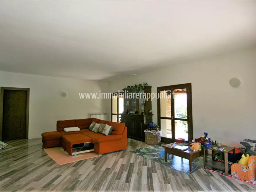 Immagine 33 di Villetta a schiera in vendita  a Sinalunga