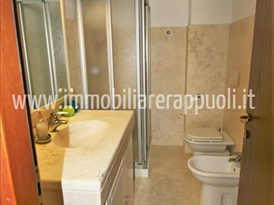 Immagine 36 di Villetta a schiera in vendita  a Sinalunga