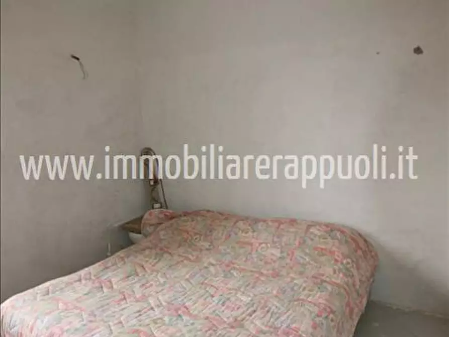 Immagine 9 di Casa indipendente in vendita  a Lucignano