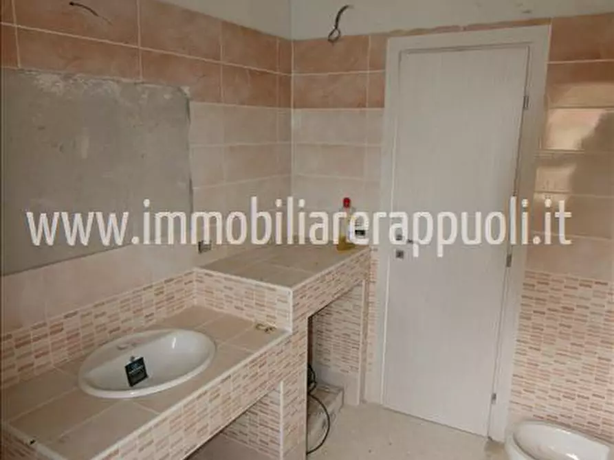 Immagine 21 di Casa indipendente in vendita  a Lucignano