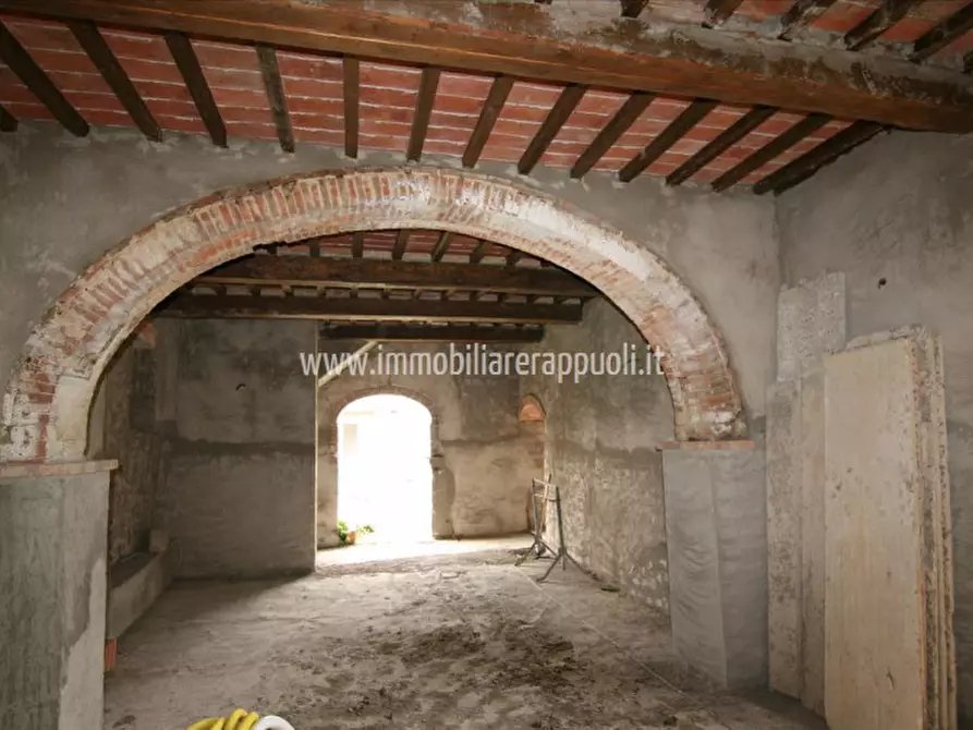 Immagine 2 di Rustico / casale in vendita  a Lucignano