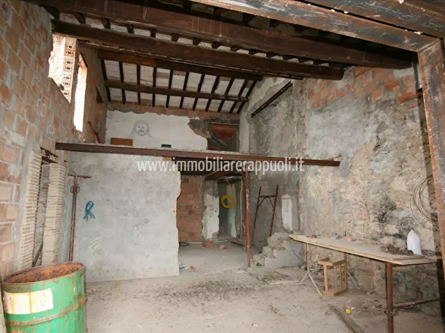 Immagine 3 di Rustico / casale in vendita  a Lucignano