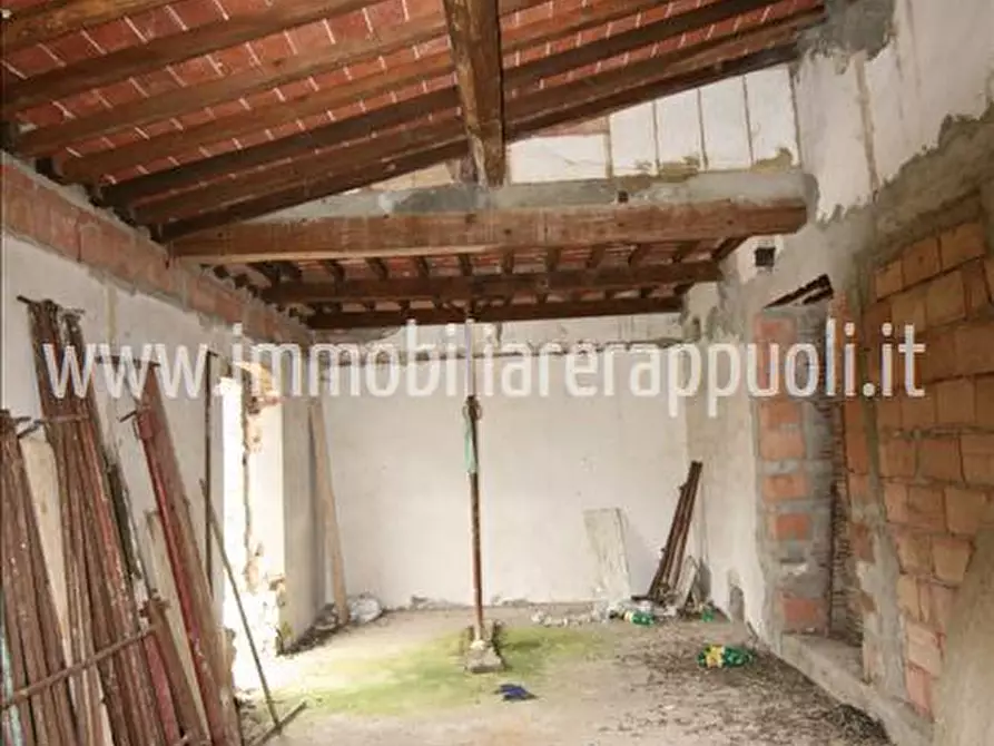 Immagine 4 di Rustico / casale in vendita  a Lucignano