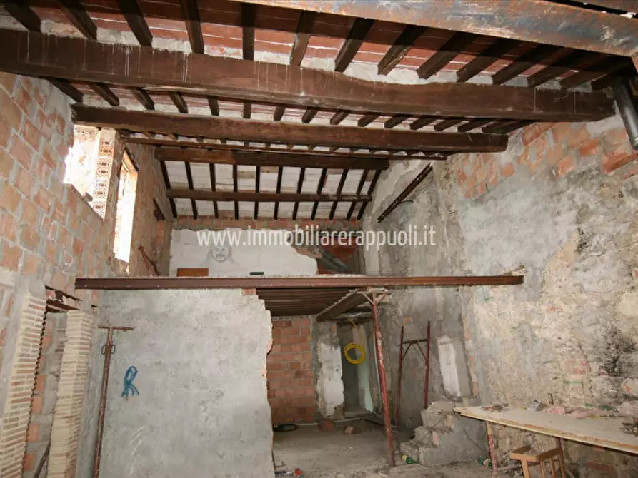 Immagine 6 di Rustico / casale in vendita  a Lucignano