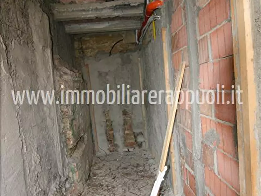 Immagine 14 di Rustico / casale in vendita  a Lucignano