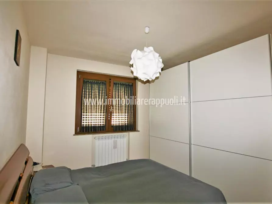 Immagine 2 di Villetta a schiera in vendita  a Sinalunga