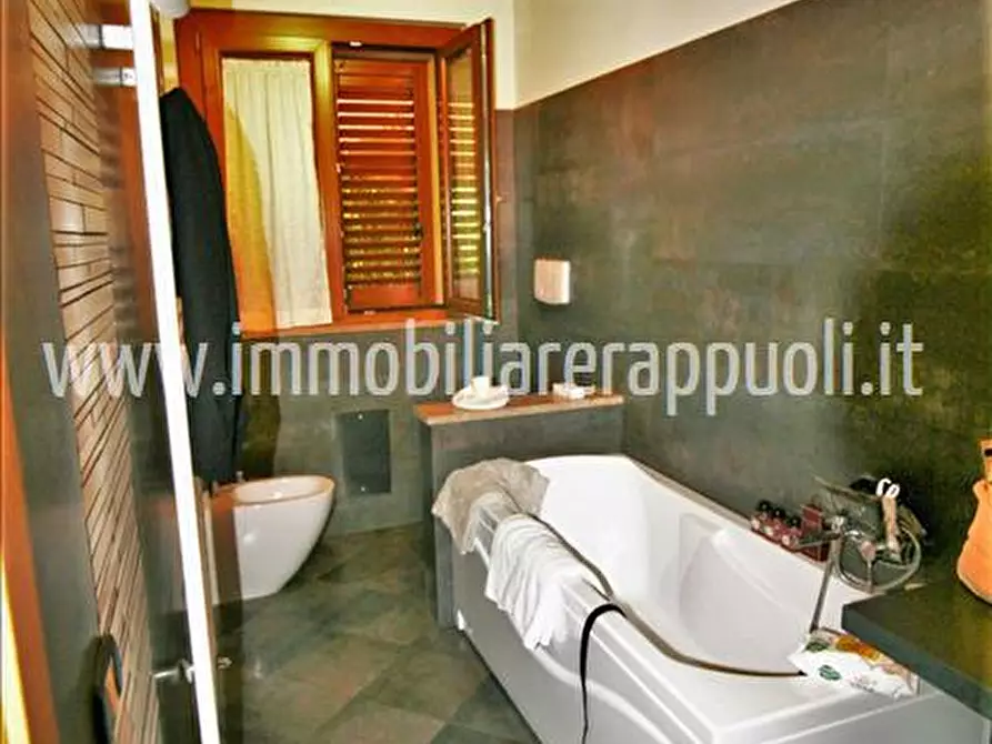 Immagine 12 di Villetta a schiera in vendita  a Sinalunga