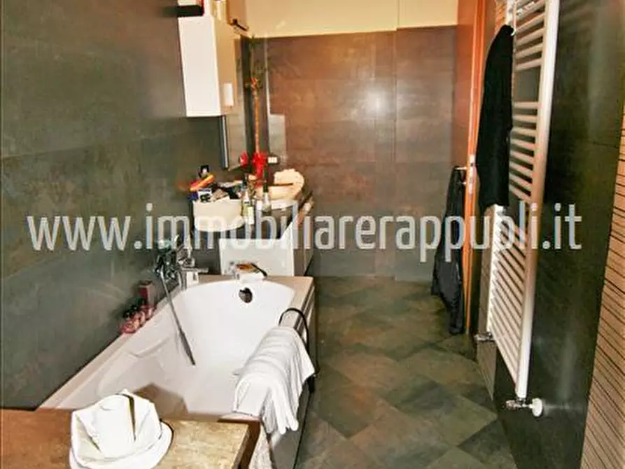 Immagine 13 di Villetta a schiera in vendita  a Sinalunga