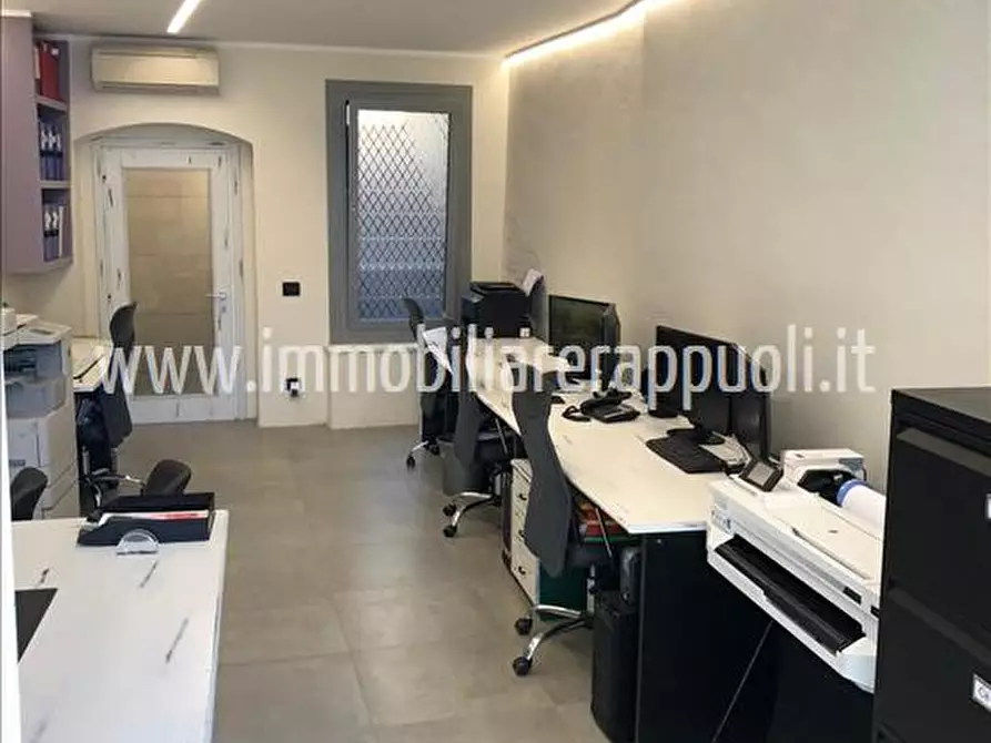 Immagine 2 di Ufficio in vendita  a Sinalunga
