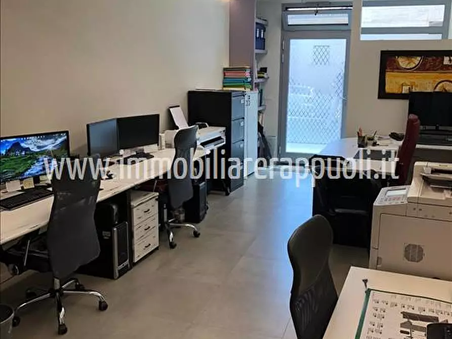 Immagine 3 di Ufficio in vendita  a Sinalunga