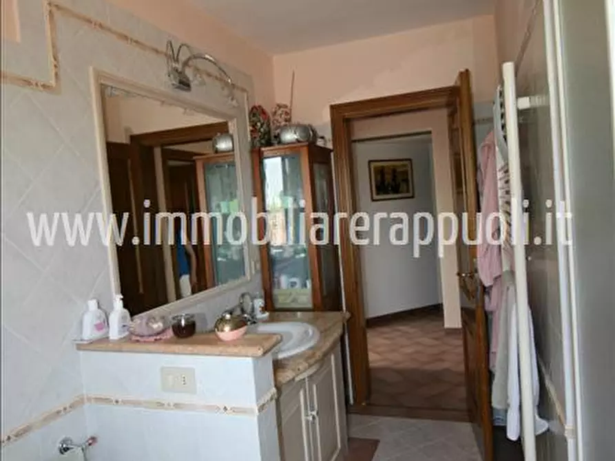 Immagine 8 di Rustico / casale in vendita  a Sinalunga