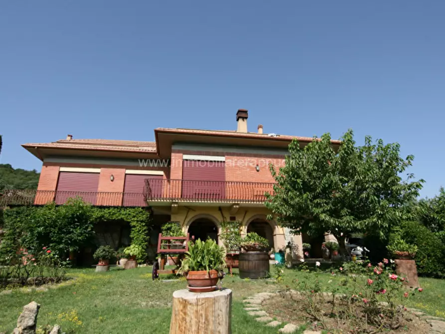 Immagine 1 di Villa in vendita  a Sarteano