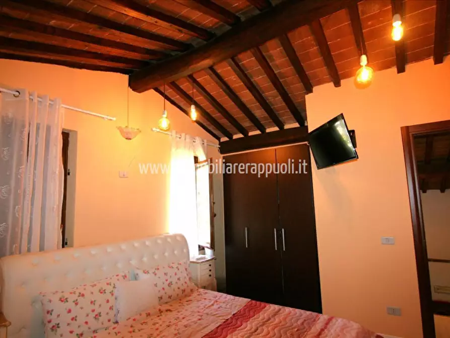 Immagine 2 di Villetta a schiera in vendita  a Sinalunga