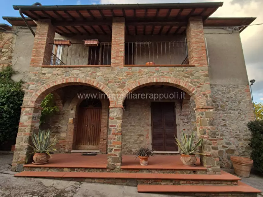 Immagine 1 di Rustico / casale in vendita  a Lucignano