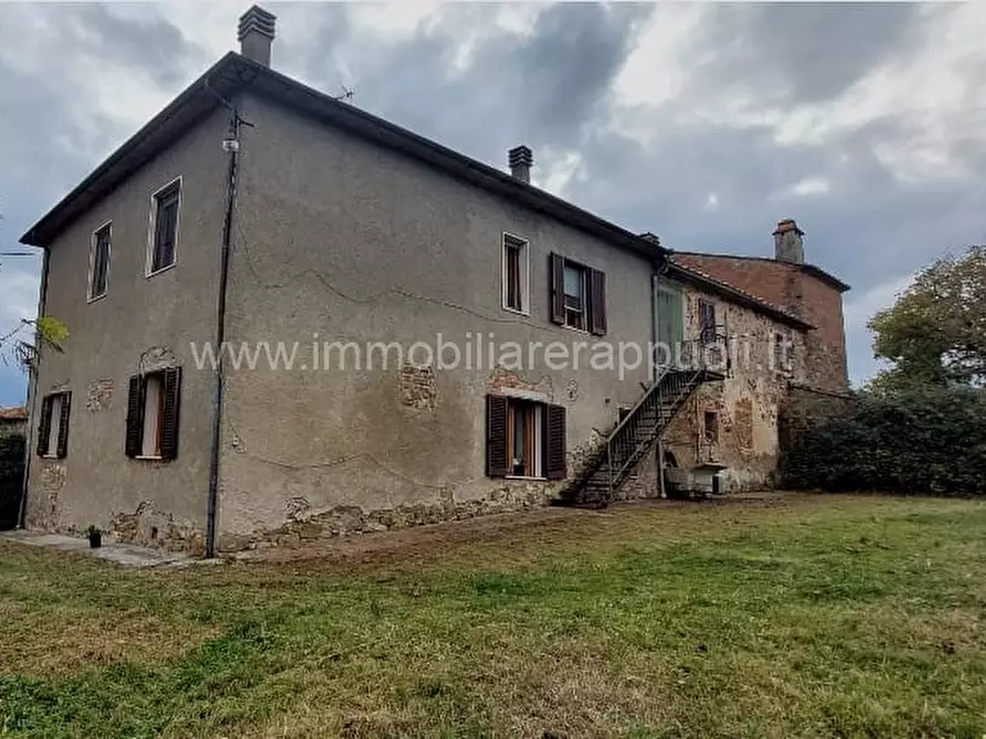 Immagine 11 di Rustico / casale in vendita  a Lucignano