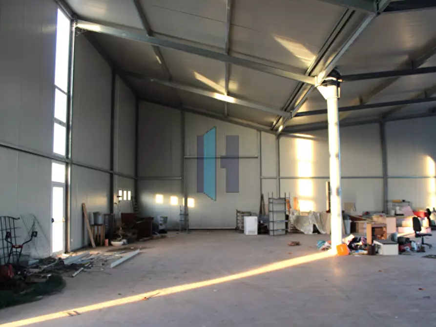 Immagine 8 di Capannone industriale in vendita  in VIA BREDAZZANE a Montichiari
