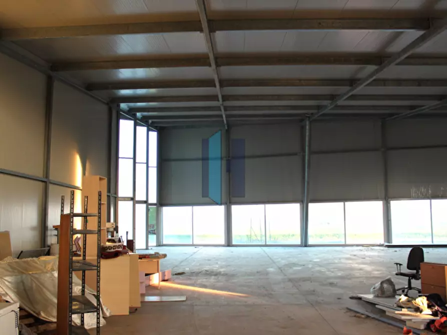 Immagine 9 di Capannone industriale in vendita  in VIA BREDAZZANE a Montichiari