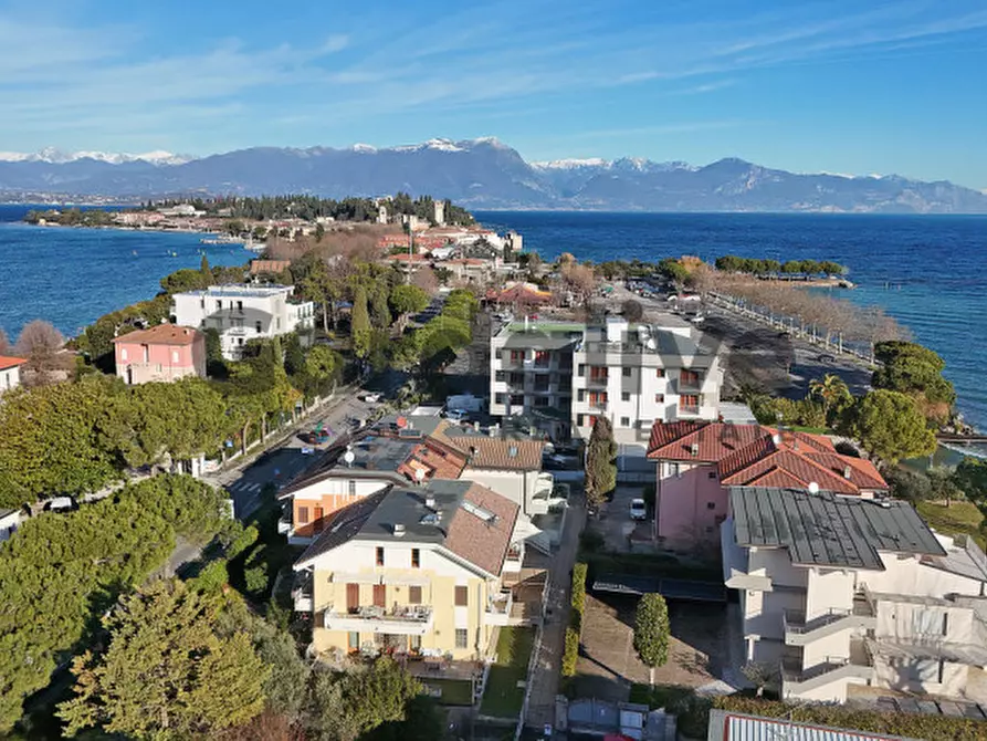 Immagine 1 di Appartamento in vendita  in Via Santi a Sirmione