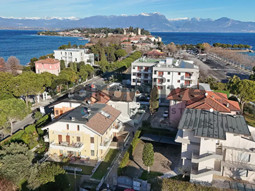 Immagine 2 di Appartamento in vendita  in Via Santi a Sirmione