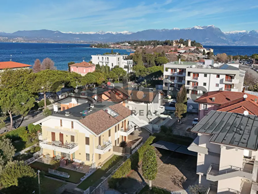 Immagine 3 di Appartamento in vendita  in Via Santi a Sirmione