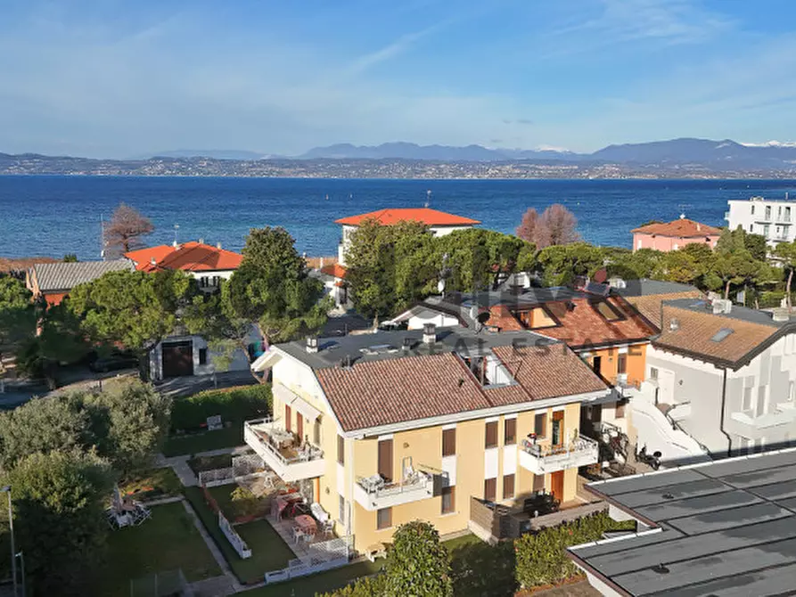 Immagine 4 di Appartamento in vendita  in Via Santi a Sirmione