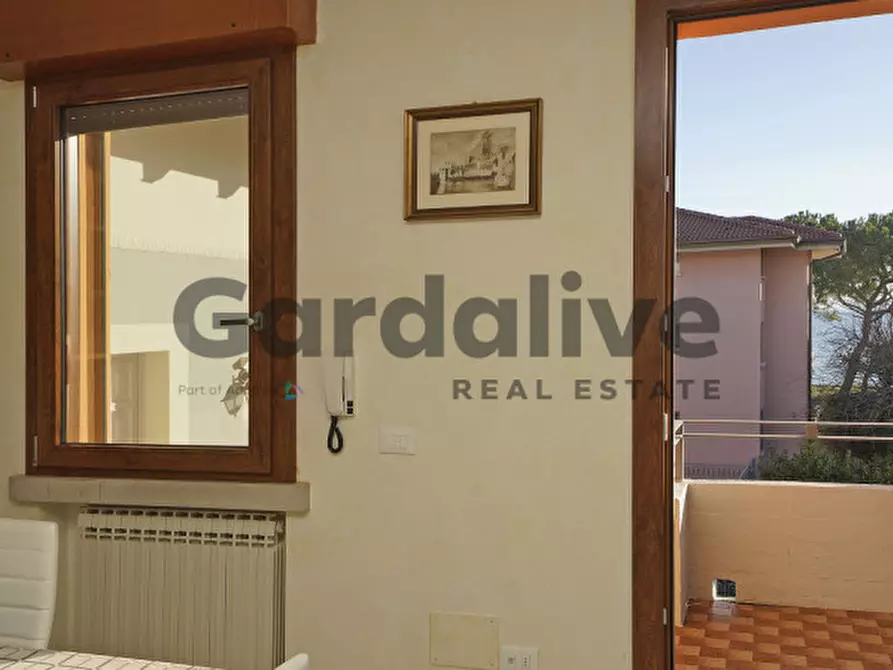 Immagine 11 di Appartamento in vendita  in Via Santi a Sirmione