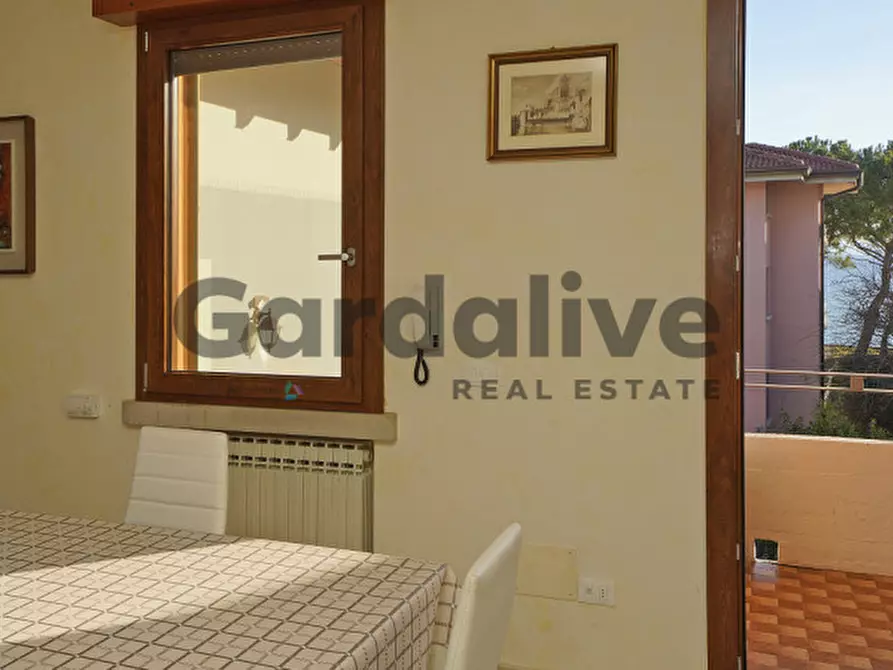 Immagine 12 di Appartamento in vendita  in Via Santi a Sirmione
