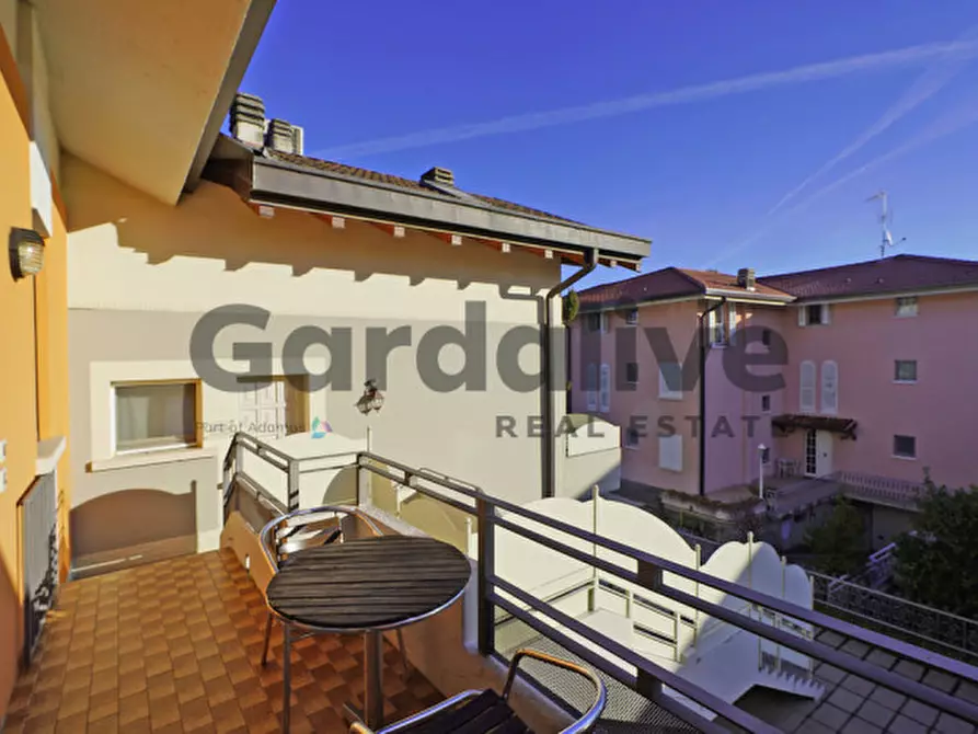 Immagine 13 di Appartamento in vendita  in Via Santi a Sirmione