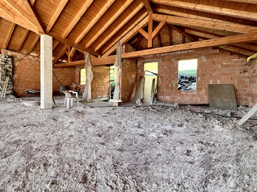 Immagine 11 di Rustico / casale in vendita  in Via Lago 48 a Nonio