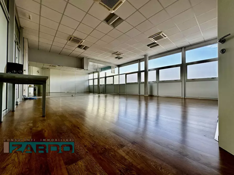 Immagine 3 di Ufficio in affitto  in ss245 a Castello Di Godego