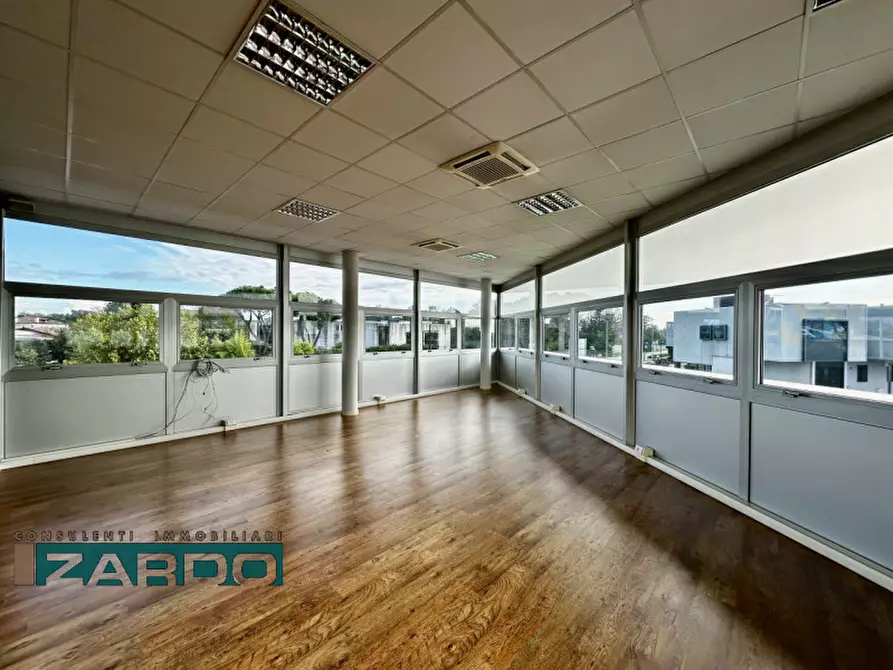 Immagine 10 di Ufficio in affitto  in ss245 a Castello Di Godego