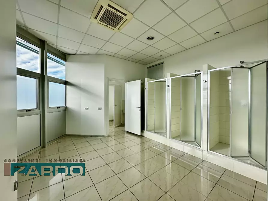 Immagine 11 di Ufficio in affitto  in ss245 a Castello Di Godego