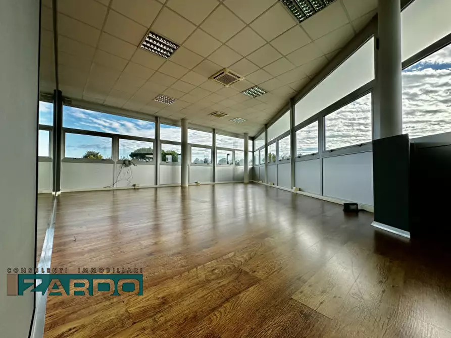 Immagine 12 di Ufficio in affitto  in ss245 a Castello Di Godego