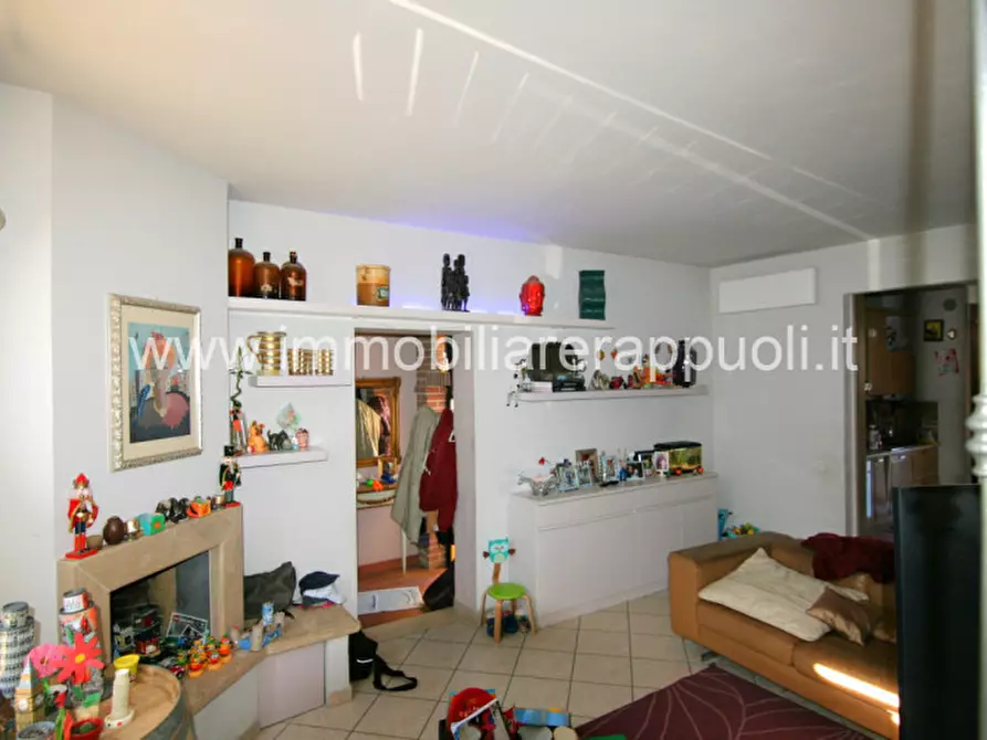 Immagine 2 di Villetta a schiera in vendita  a Sinalunga