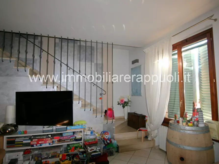 Immagine 3 di Villetta a schiera in vendita  a Sinalunga