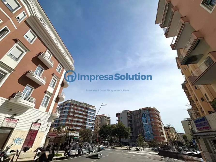 Immagine 1 di Negozio in affitto  in Via Domenico Fontana a Napoli