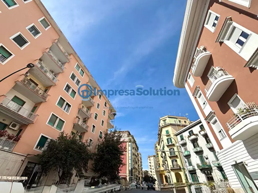 Immagine 2 di Negozio in affitto  in Via Domenico Fontana a Napoli