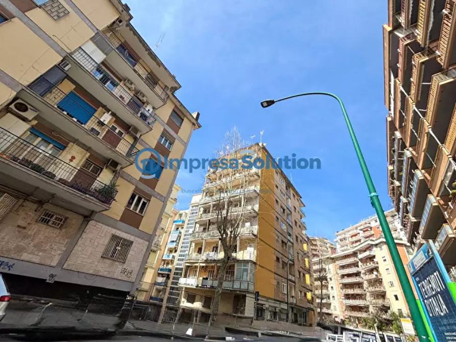 Immagine 3 di Negozio in affitto  in Via Domenico Fontana a Napoli