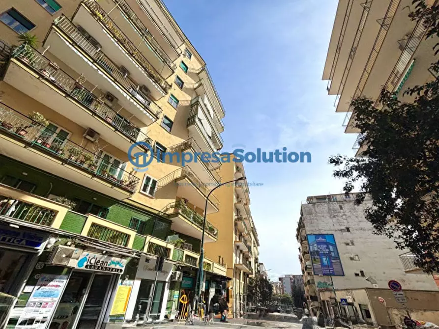 Immagine 4 di Negozio in affitto  in Via Domenico Fontana a Napoli