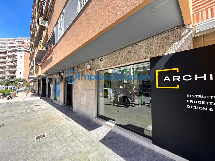 Immagine 7 di Negozio in affitto  in Via Domenico Fontana a Napoli