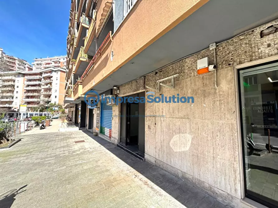 Immagine 9 di Negozio in affitto  in Via Domenico Fontana a Napoli