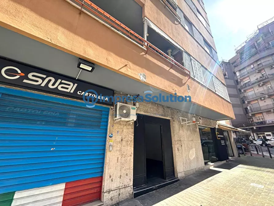 Immagine 10 di Negozio in affitto  in Via Domenico Fontana a Napoli