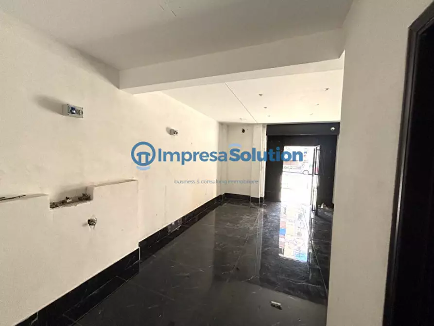 Immagine 12 di Negozio in affitto  in Via Domenico Fontana a Napoli